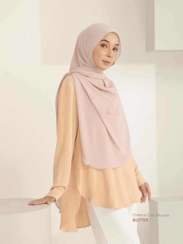 OMERA Cey Blouse | Butter