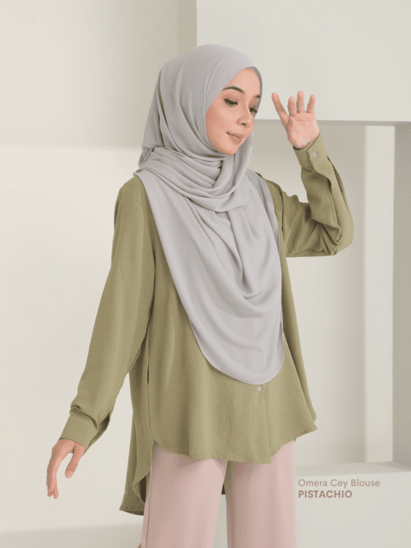 OMERA Cey Blouse | Pistachio