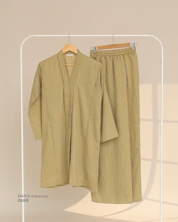 MANIS Kebarung | Olive